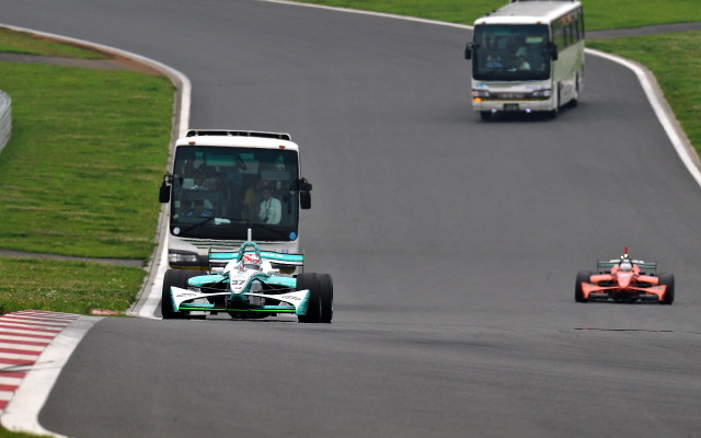 箱根・御殿場観光とモータースポーツ観戦をセットにしたモニターツアーの参加者を募集