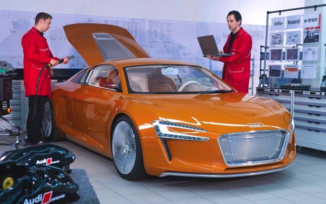 ネッカーズウルム工場。車はeトロン