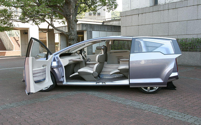 【東京ショー2003出品車】河の流れのよぉ〜にぃ〜日産『セレニティ』