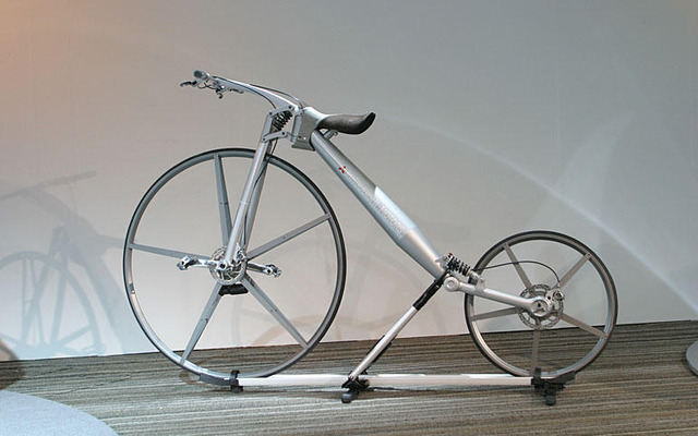 【東京ショー2003出品車】簡単には乗れないぜ……三菱の自転車