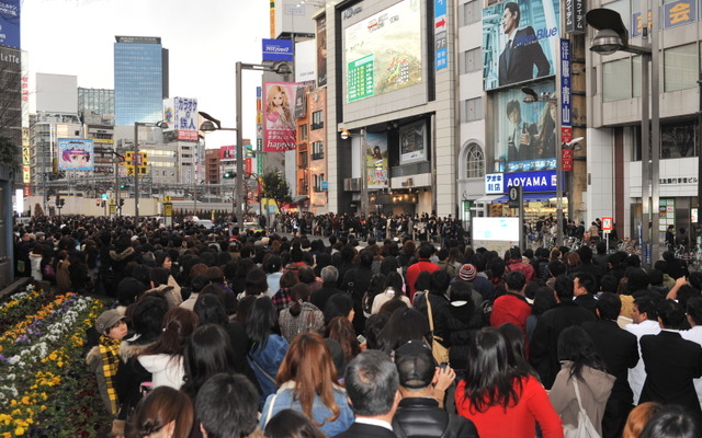 （11日・東京新宿駅）　撮影＝中島みなみ