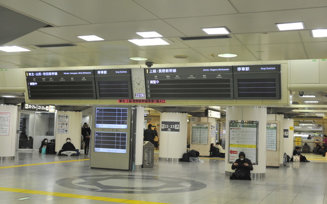 （11日22時・東京駅）　撮影＝中島みなみ