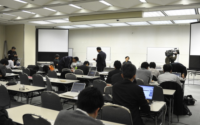 （13日・千代田区）撮影＝中島みなみ