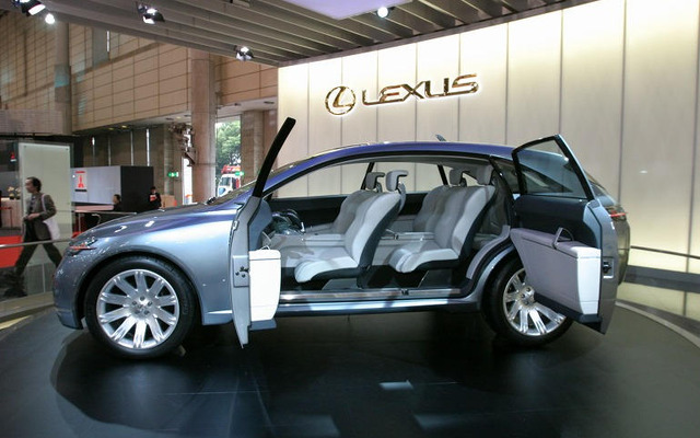 【東京ショー2003速報】ときめきとやすらぎのSUV---レクサス『LF-X』