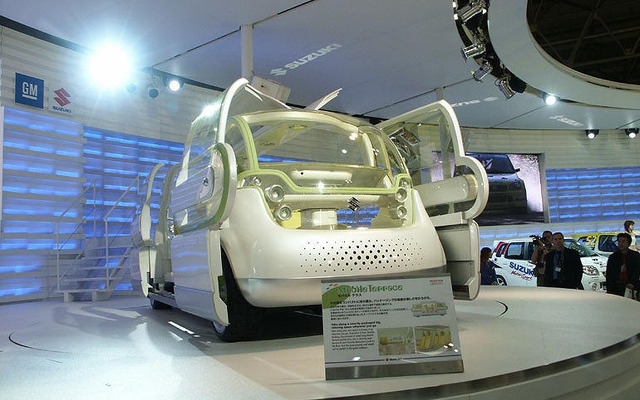 【東京ショー2003速報】スズキ、スケスケの6シーターカー『モバイルテラス』