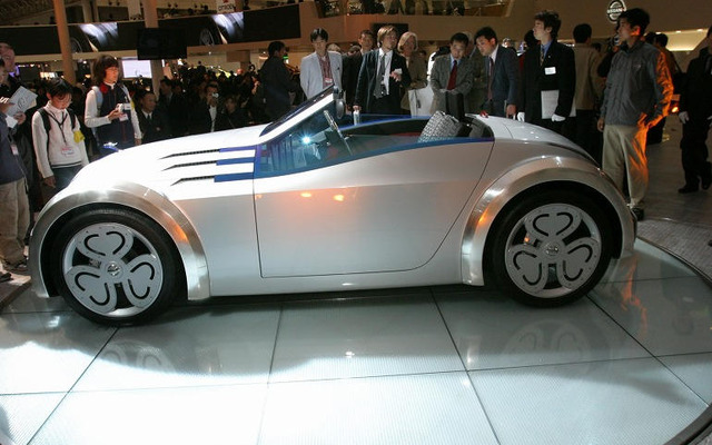 【東京ショー2003速報】日産はコンセプトカーが目白押し、コミューターからミニバンまで