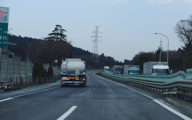 東日本大震災 東北自動車道は段差に注意
