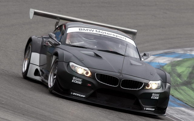 Z4のGT3仕様が2011年モデルに進化。4.4リットルV8エンジンを搭載し、価格は約3850万円