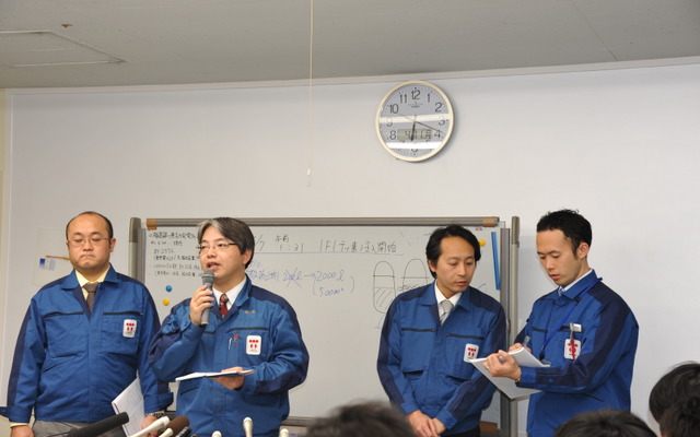 （11日18時・東電本店)　撮影＝石田信一郎