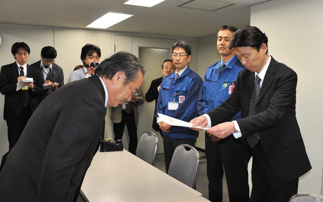 （13日14時・東電別館）　撮影＝石田信一郎