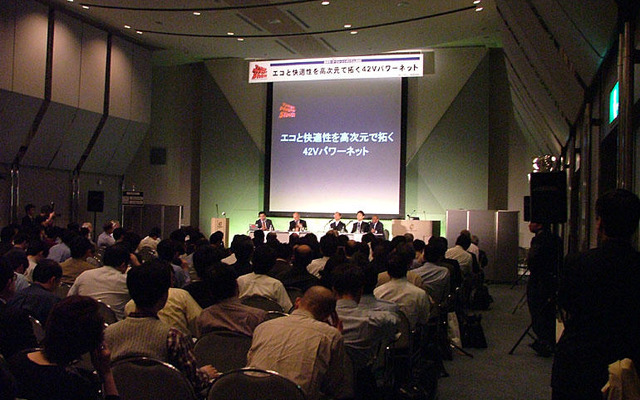 【新聞ウォッチ】東京モーターショーを批判する社説