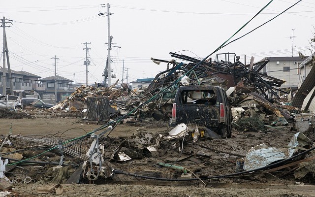 東日本大震災 冠水で道路が寸断されたままの石巻（撮影＝石田真一）