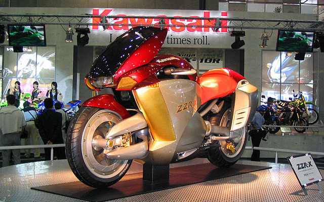 【東京ショー2003速報】変化球のストライク!?……カワサキ、ツーリングGTの提案