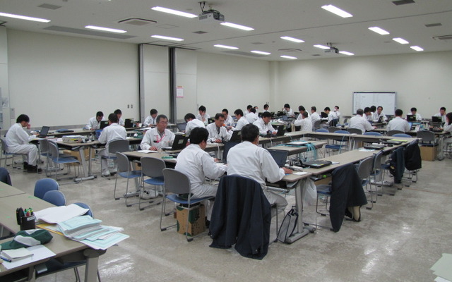 栃木の従業員は研修用の大部屋で業務…ホンダ埼玉製作所