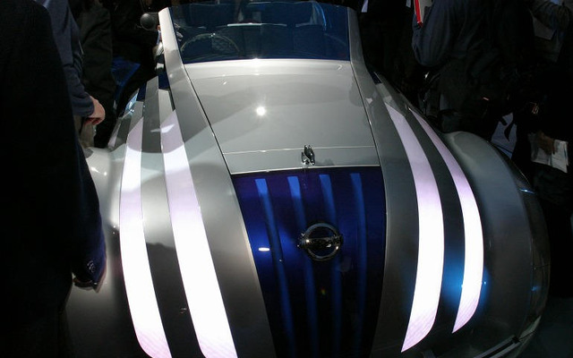 【東京ショー2003速報】石原都知事が日産『JIKOO』のハンドルを握る日