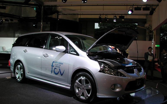 【新聞ウォッチ】三菱の燃料電池車『FCV』公道へ