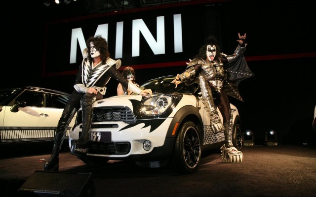 MINI カントリーマン（日本名：クロスオーバー）とロックバンド、キッス（KISS）のコラボレーション（ニューヨークモーターショー11）