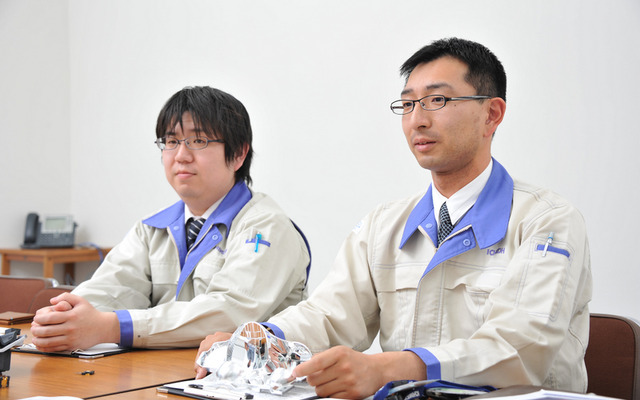市光工業 生産技術開発部の中居達郎氏（右）と山松徹氏