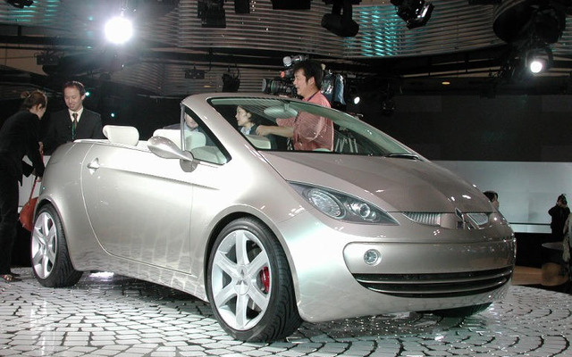 三菱自動車、業績悪化で格付け引き下げへ