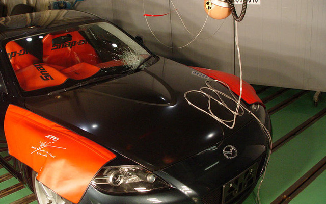 【自動車アセスメント2003】衝突実験を報道陣に公開