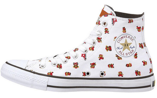 ドットマリオをあしらったクールな靴「CONVERSE × SUPER MARIO BROS.」2011年夏発売 ドットマリオをあしらったクールな靴「CONVERSE × SUPER MARIO BROS.」2011年夏発売