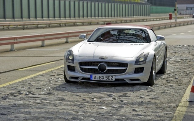 メルセデスベンツSLS AMGロードスター