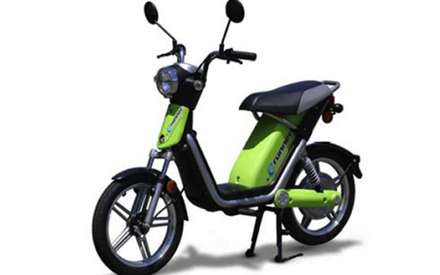 伊藤忠エネクスが販売する電動バイク『イーランナー』。系列ガソリンスタンドで取り扱う。