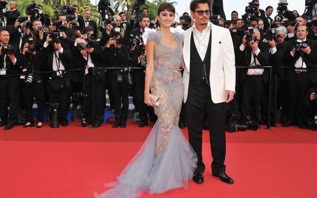 「パイレーツ・オブ・カリビアン」カンヌへ……ジョニー・デップ「怖いけど来た」 「パイレーツ」シリーズはカンヌ初参加だが、さすが注目度は高い。レッドカーペットには多くの報道陣が集まった