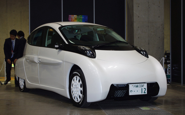 初めて一般公開されたシムドライブのEV「SIM-LEI」。プレス向けの発表時からさらに改良が加えられた