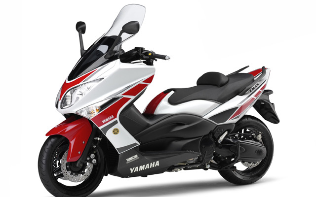 ヤマハ発動機 XP500 TMAX WGP50th Anniversary Edition ブルーイッシュホワイトカクテル1