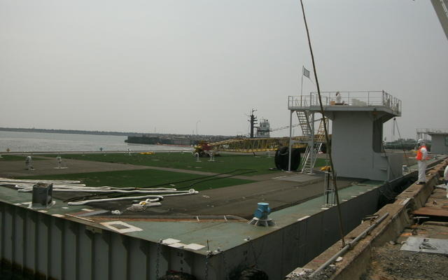 メガフロート入港、接岸