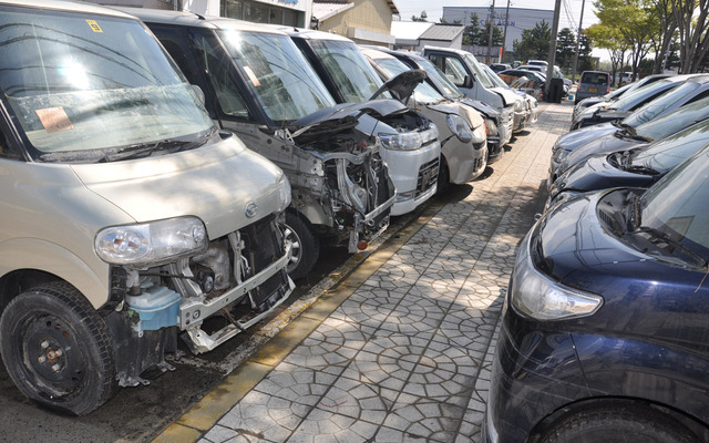 津波が直撃した多賀城市の工業地区に店舗を構えるファースト自動車。整備のため預かっていたクルマや納車を待つ新車も全て流された