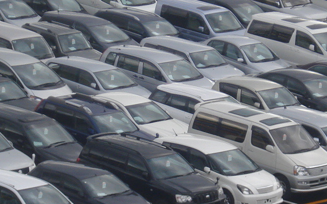 財務省の発表した貿易統計速報で、4月の自動車輸出額が前年同月比67％減、台数で55.6％減となったことがわかった