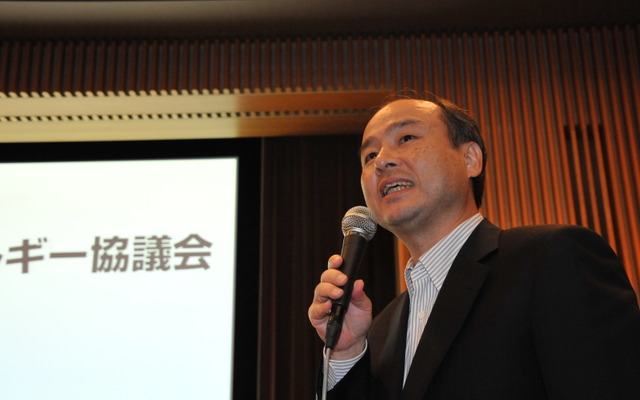 自然エネルギー協議会設立を語る孫正義社長（25日・千代田区）