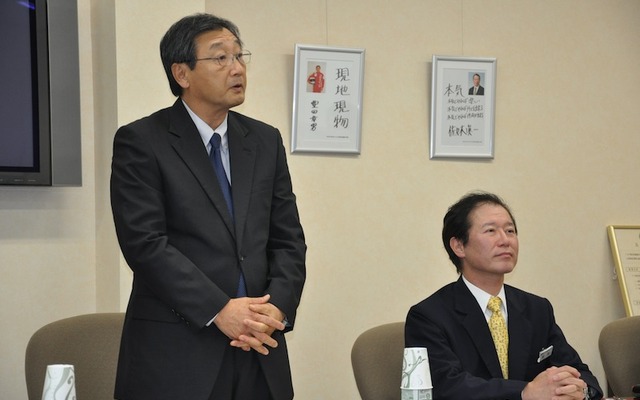 トヨタ東京自動車大学校の杉山校長（左）と松浪副校長