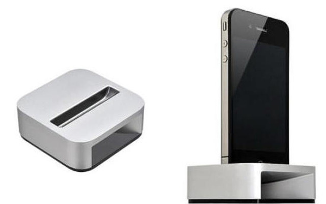 iPhone 4用ミニスタンド、白箱.com、センチュリー 「iHorn（アイホルン）」シルバーの本体とiPhone 4の装着イメージ
