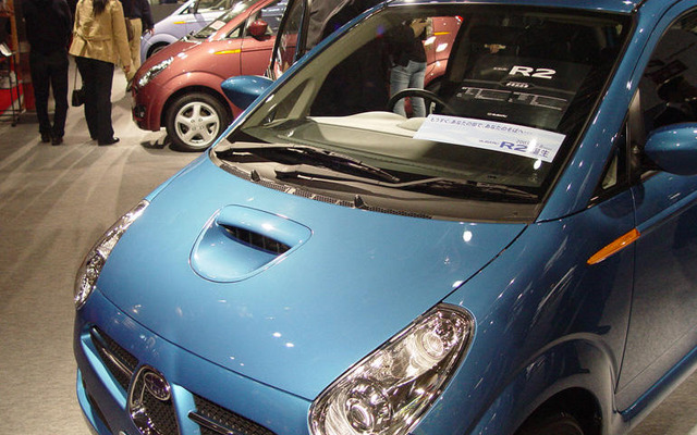 【大阪モーターショー】私の名前は『R2』…スバルの新軽自動車
