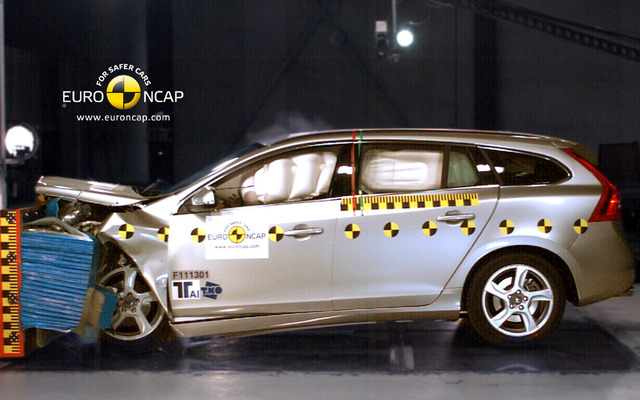 【ユーロNCAP】ボルボ V60 が最高評価の5つ星
