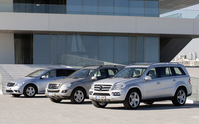 メルセデスベンツのSUV。左からRクラス、Mクラス、GLクラス