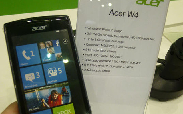Acerのブースでは「Acer W4」のモックにタッチできる Acerのブースでは「Acer W4」のモックにタッチできる