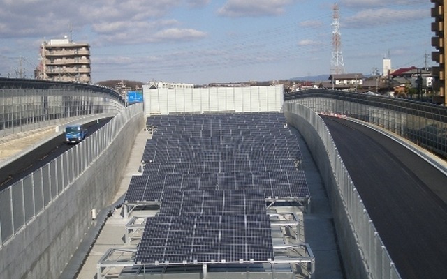 国内高速道路最大規模の太陽電池モジュール　NEXCO中日本
