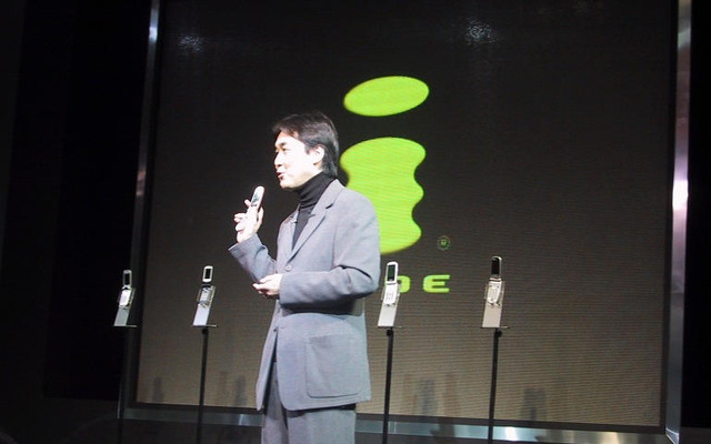 【神尾寿のアンプラグドWeek】逆襲のFOMA、“究極の”900i発表