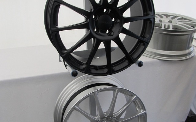 ［ブリヂストン POTENZA S001 RFT］市販のための空気圧モニターと専用ホイール