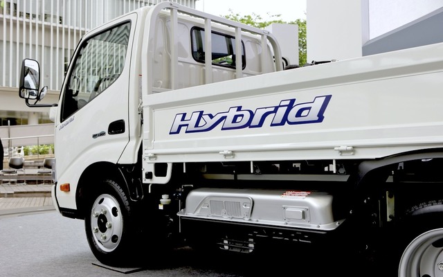 日野デュトロ新型発表