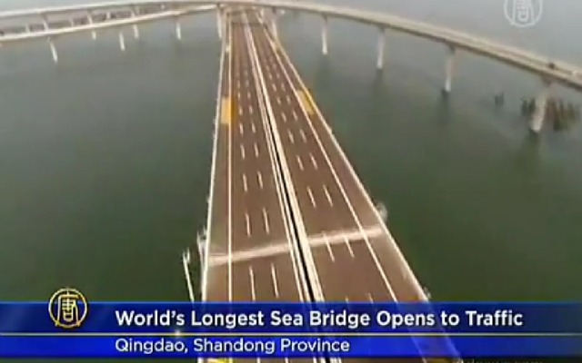 世界最長の海上大橋（動画キャプチャ）