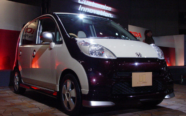 【東京オートサロン'04速報】ホンダ『ライフ』オリジナルのスイーツを召し上がれ