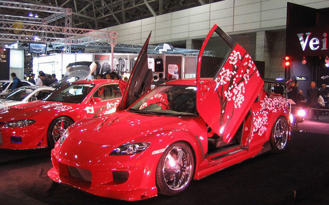 【東京オートサロン'04速報】ガルウイングの意味……ヴェイルサイド