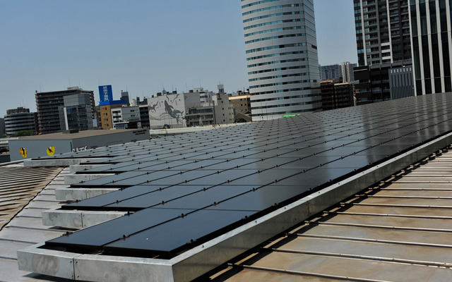 日産グローバル本社に設置された太陽電池パネル