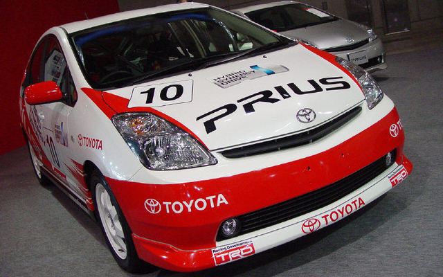 【東京オートサロン'04続報】トヨタ、『プリウス』のワンメイクレースを企画か