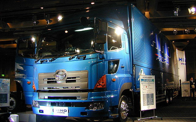 日野、2004年の生産販売計画は---2003年の反動減を予想